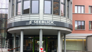 Fassadenbeschriftung Alterszentrum Seeblick