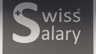 Schablonieren und Bemalen Backsteinmauer Swiss Salary Ltd.