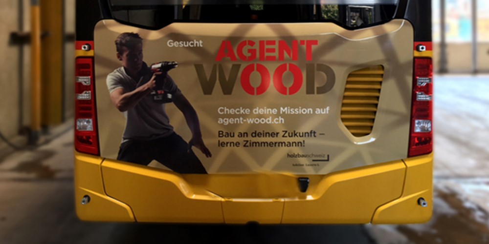 APG Postauto Beschriftung Agent Wood